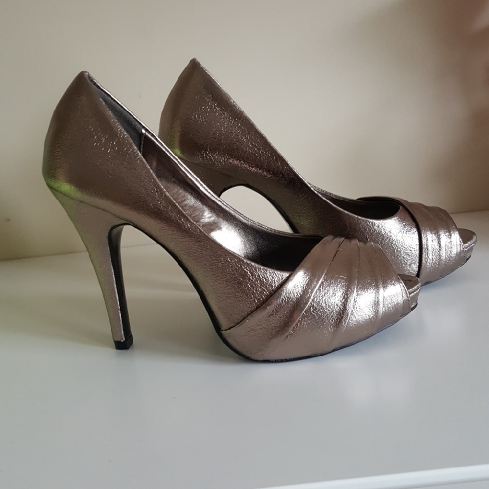 SILVER/GRAY/PEWTER Peep Toe Heels